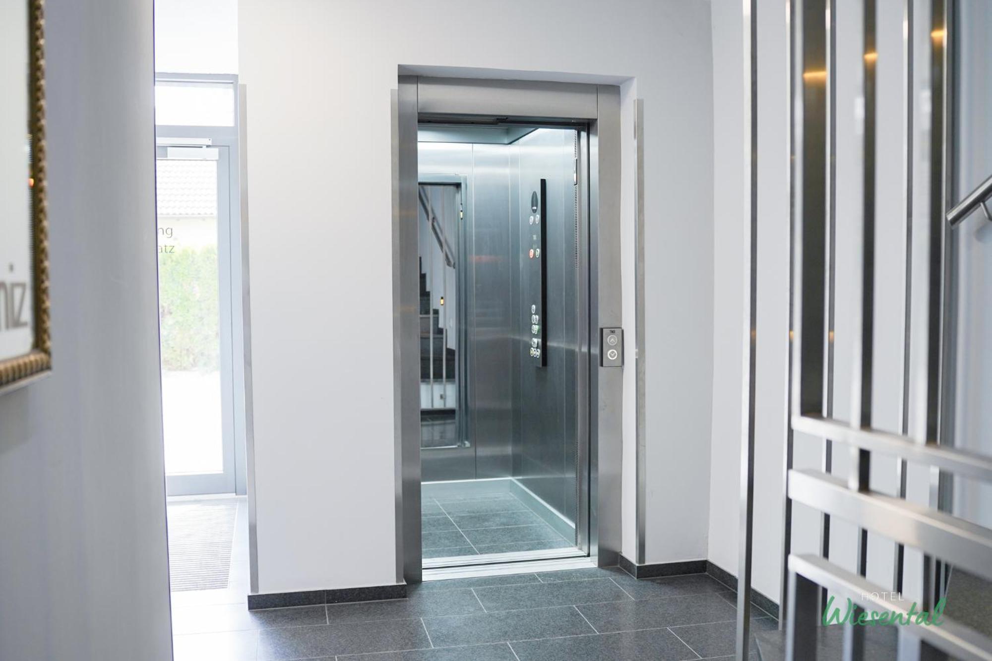 מקנבורן Hotel Wiesental Naehe Friedrichshafen מראה חיצוני תמונה